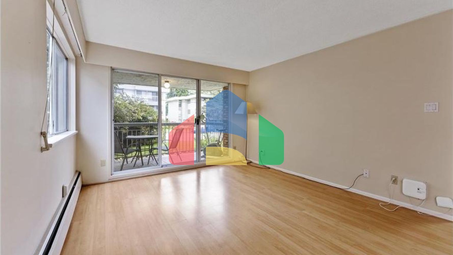 Residential - Condo/Apartment - White Rock, Canada - Canada