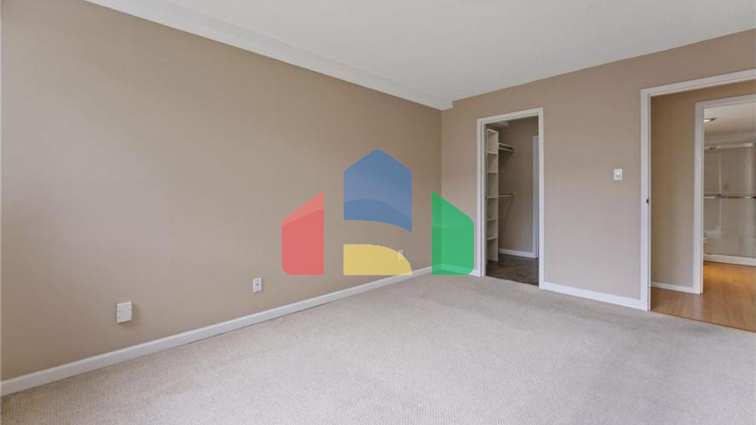 Residential - Condo/Apartment - White Rock, Canada - Canada