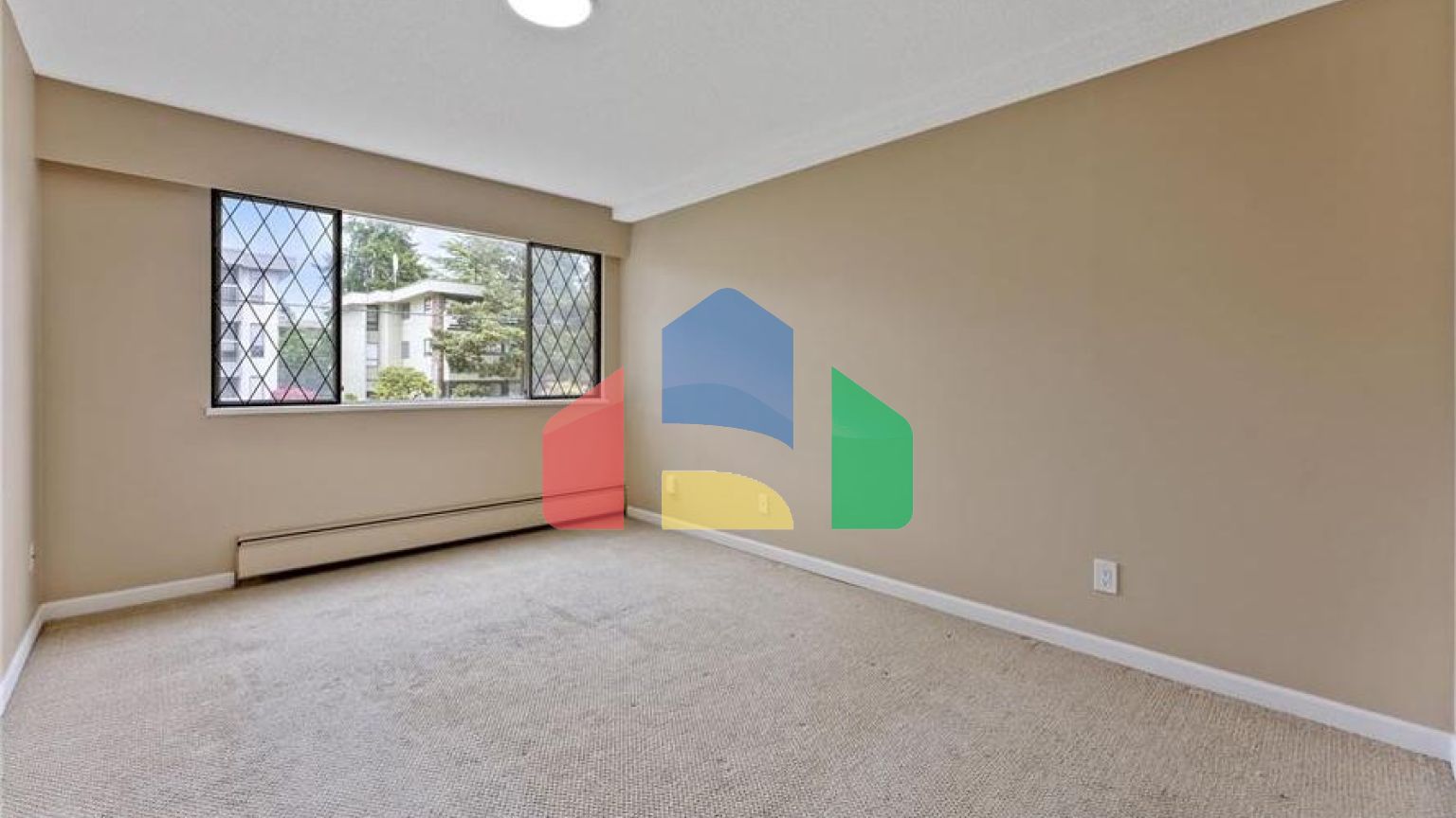 Residential - Condo/Apartment - White Rock, Canada - Canada