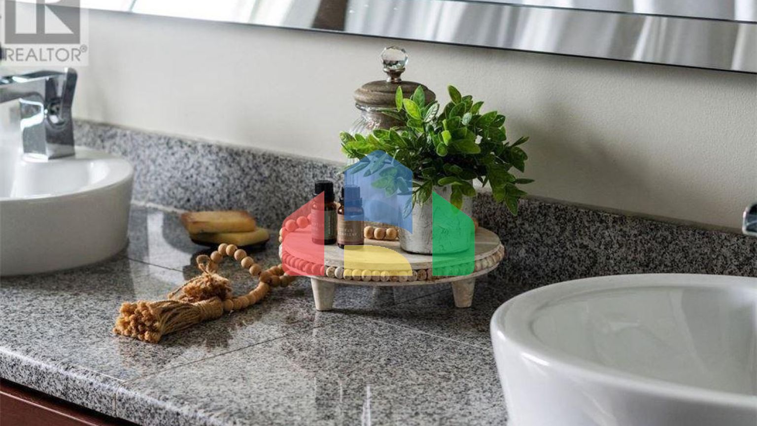 Residential - Single Family Home - Windsor, Canada - Canada