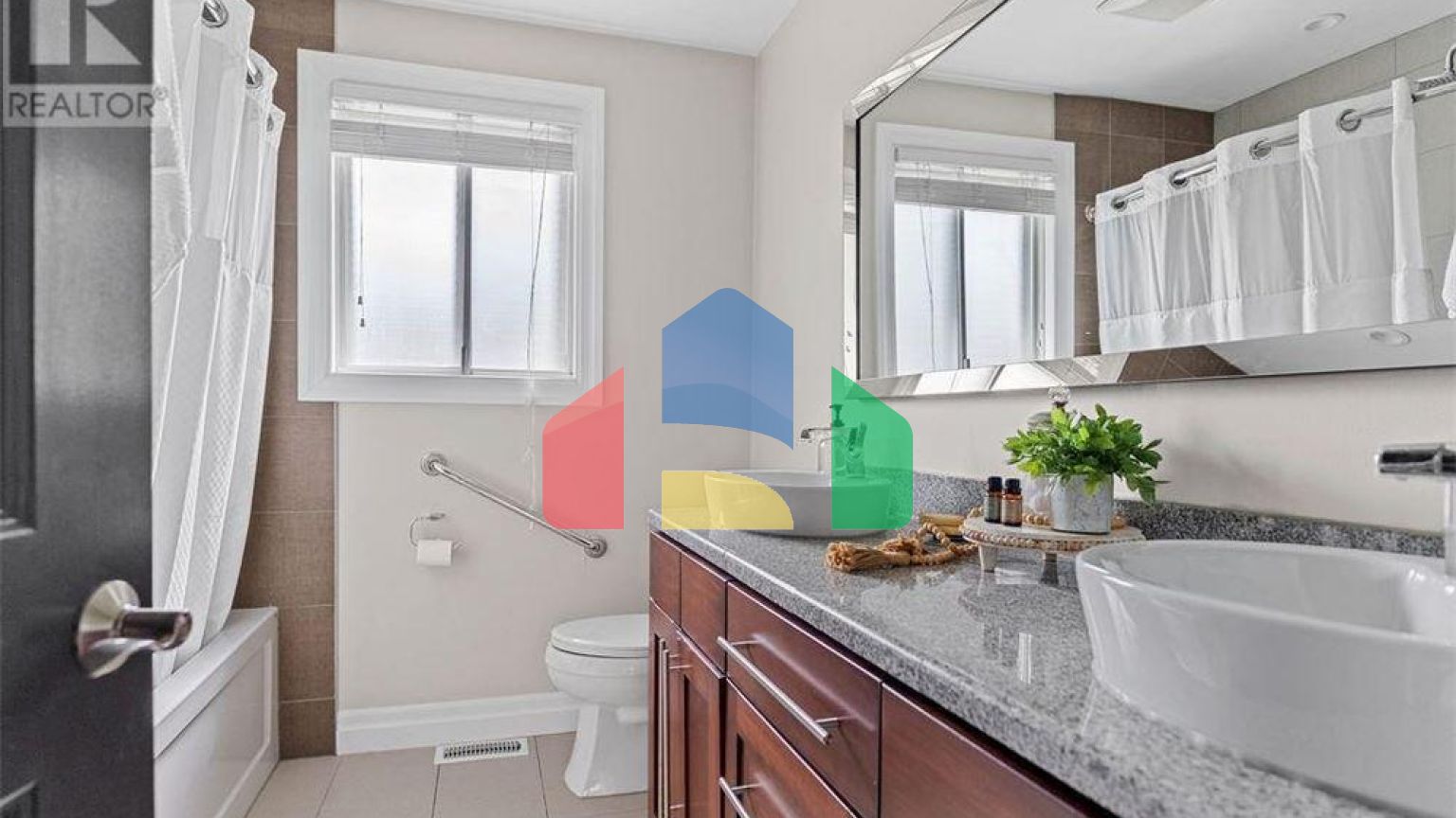 Residential - Single Family Home - Windsor, Canada - Canada