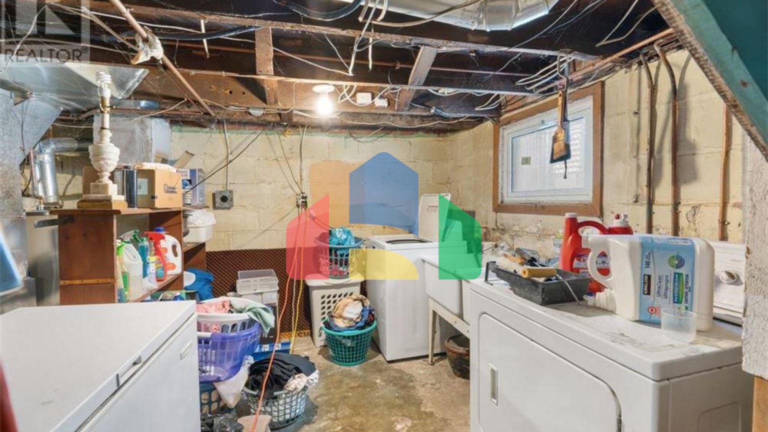 Residential - Single Family Home - Windsor, Canada - Canada