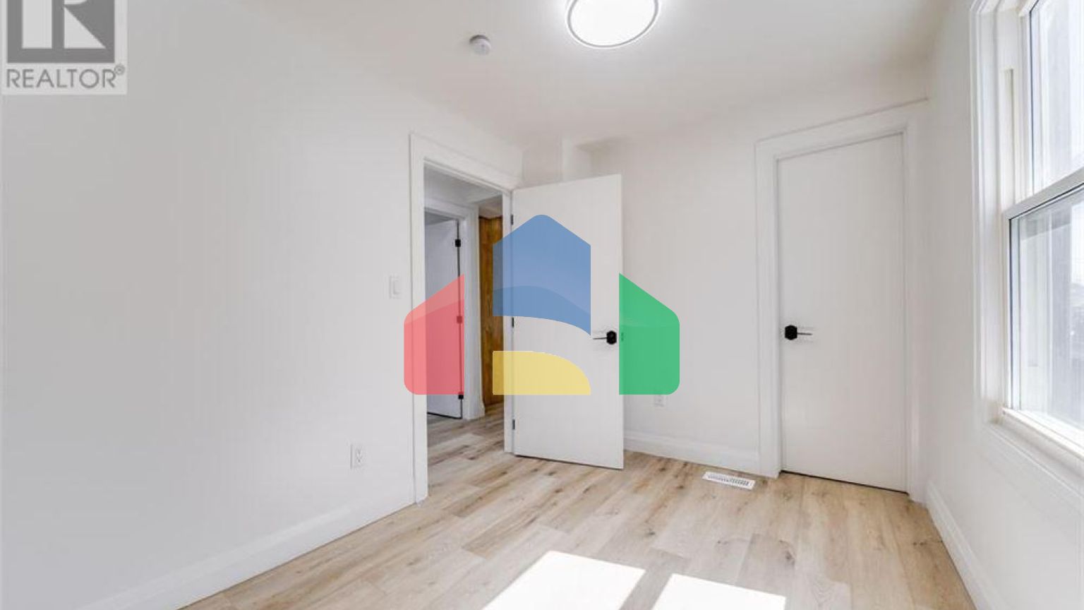 Residential - Single Family Home - Windsor, Canada - Canada