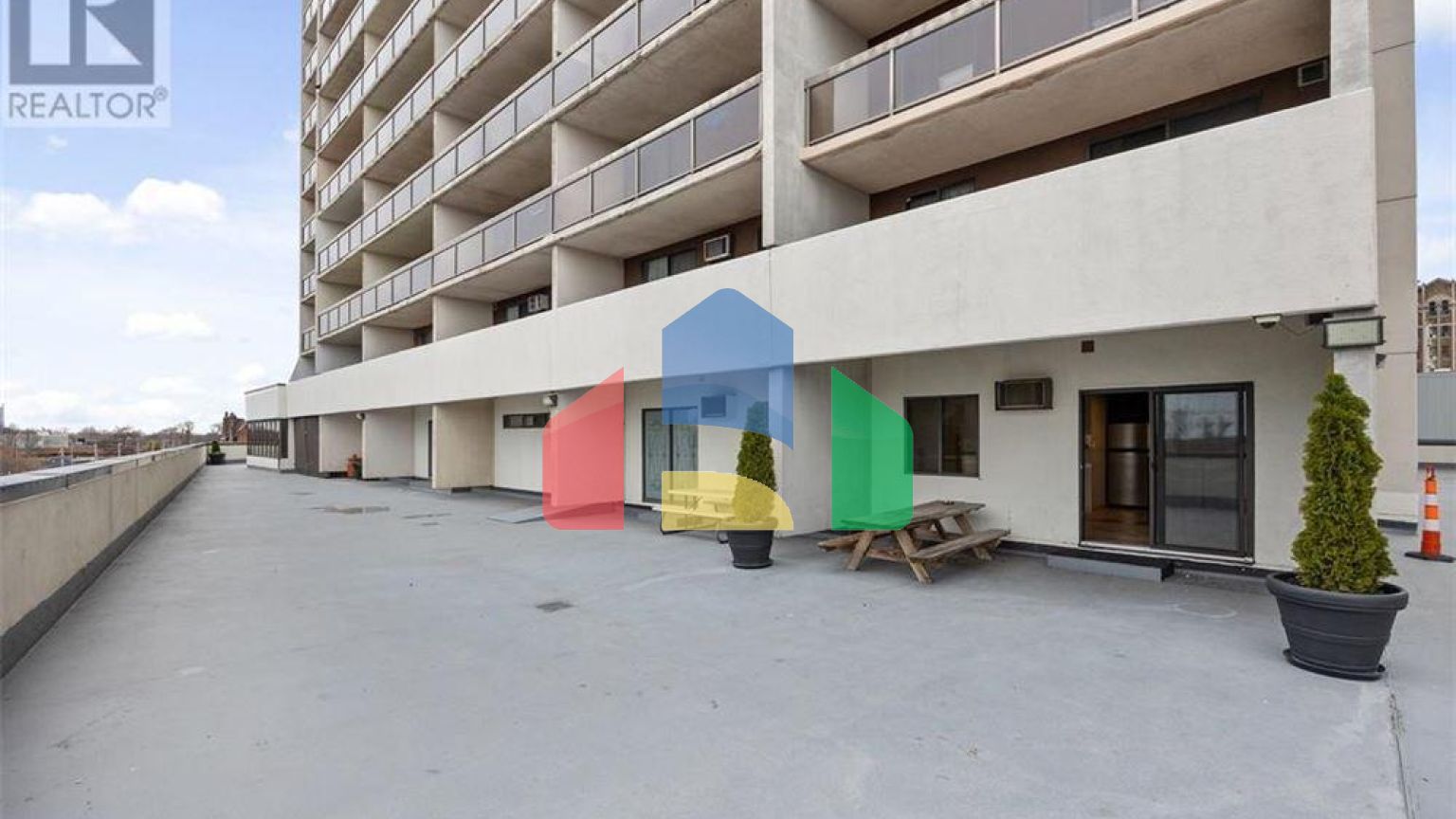 Residential - Condo/Apartment - Windsor, Canada - Canada