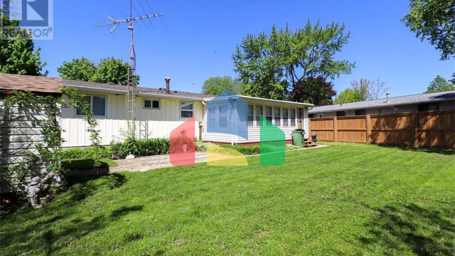 Residential - Single Family Home - Windsor, Canada - Canada