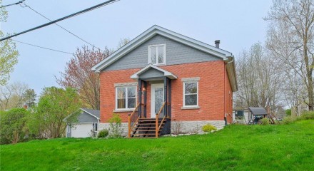 Residential - Two Level House - Windsor, Canada - Canada