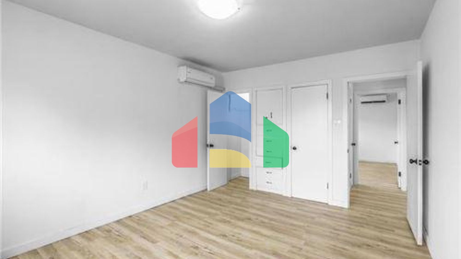 Residential - Single Family Home - Winnipeg, Canada - Canada