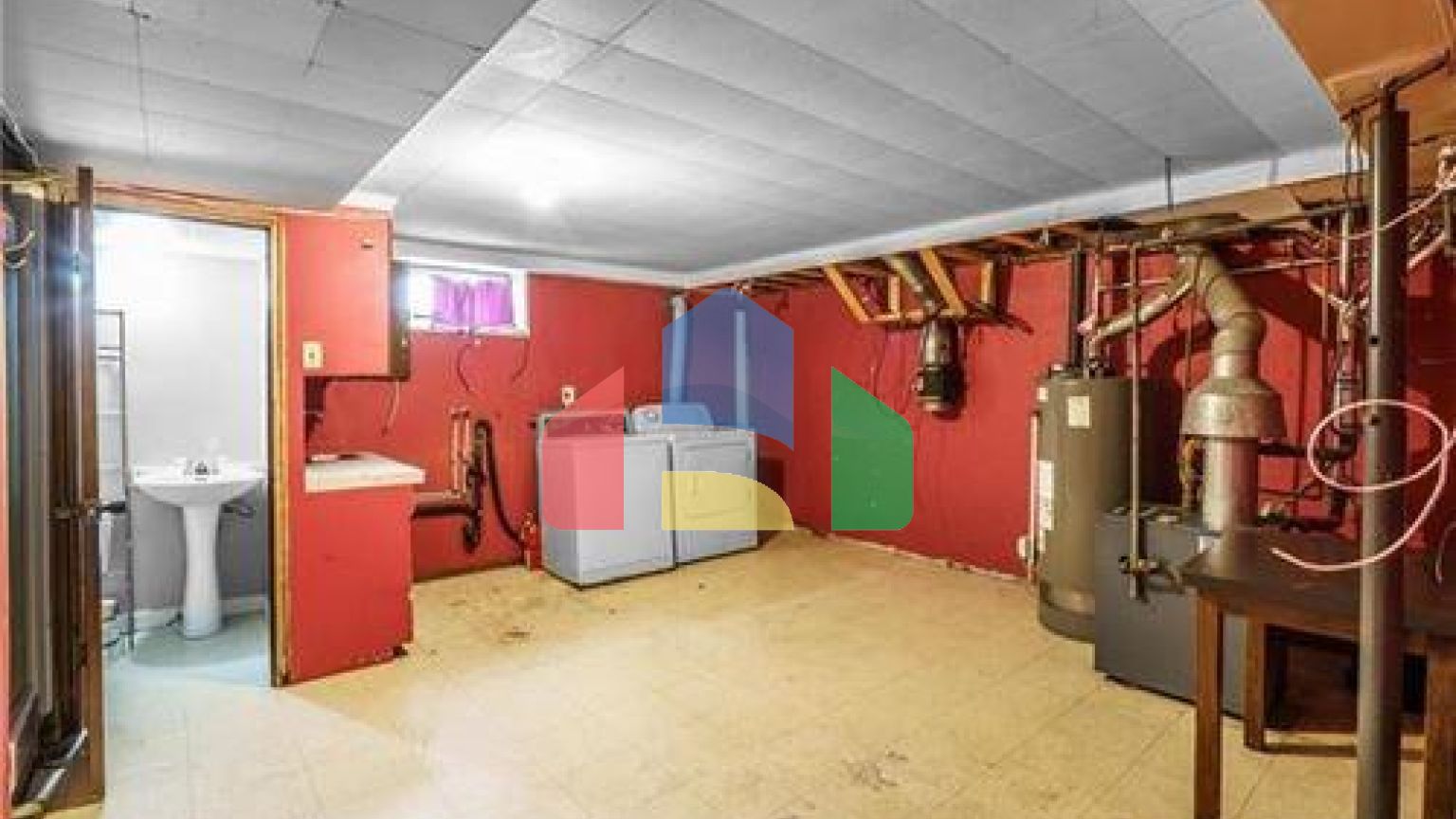 Residential - Single Family Home - Winnipeg, Canada - Canada