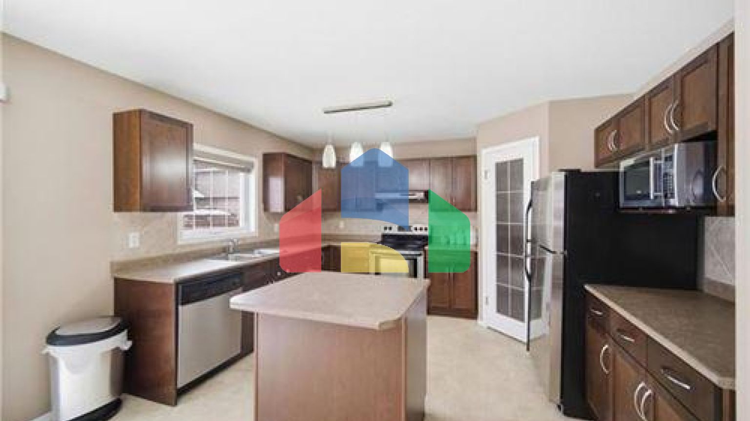 Residential - Single Family Home - Winnipeg, Canada - Canada