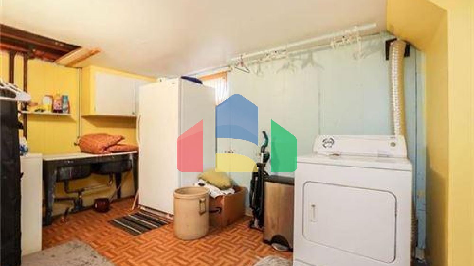 Residential - Single Family Home - Winnipeg, Canada - Canada