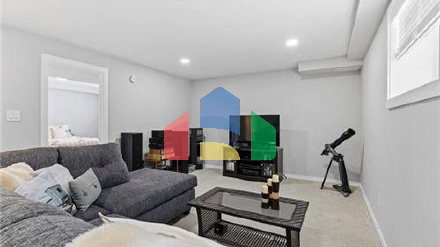 Residential - Single Family Home - Winnipeg, Canada - Canada