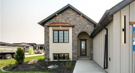 Residential - Single Family Home - Winnipeg, Canada - Canada