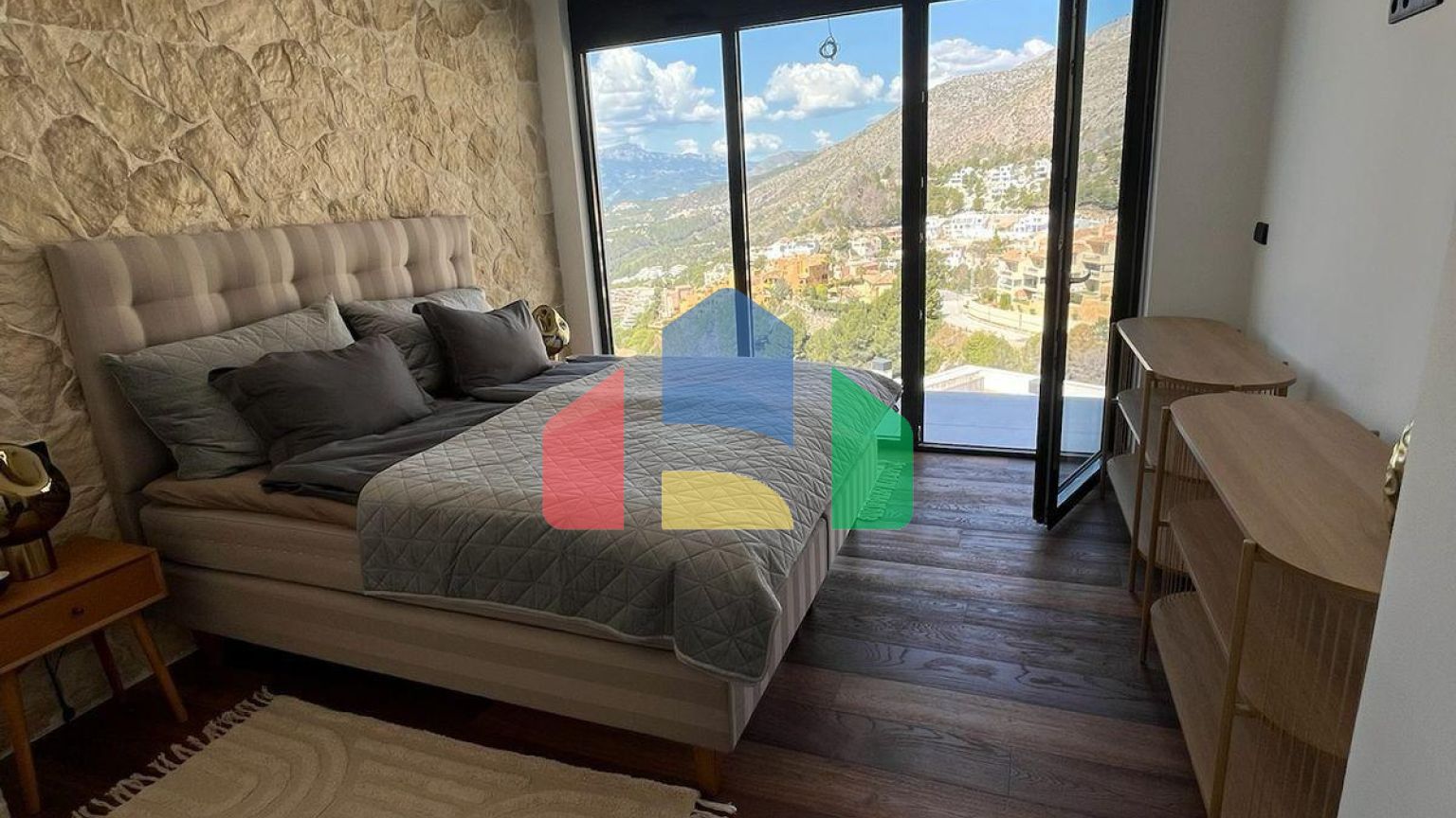 Отремонтированные виллы класса люкс с панорамными видами в Сьерра-де-Альтеа