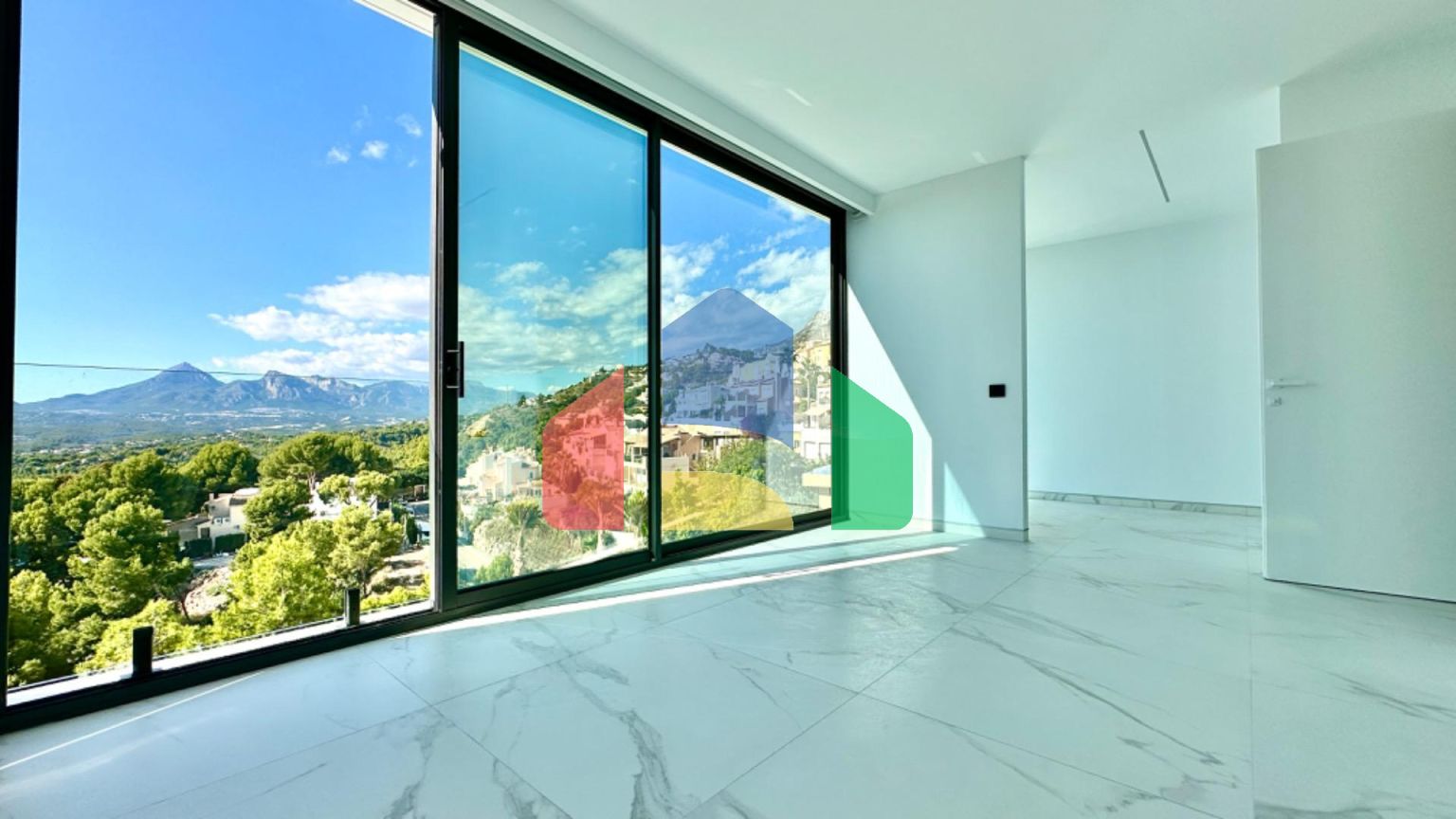 РОСКОШНАЯ ВИЛЛА В АЛЬТЕА ХИЛЛС