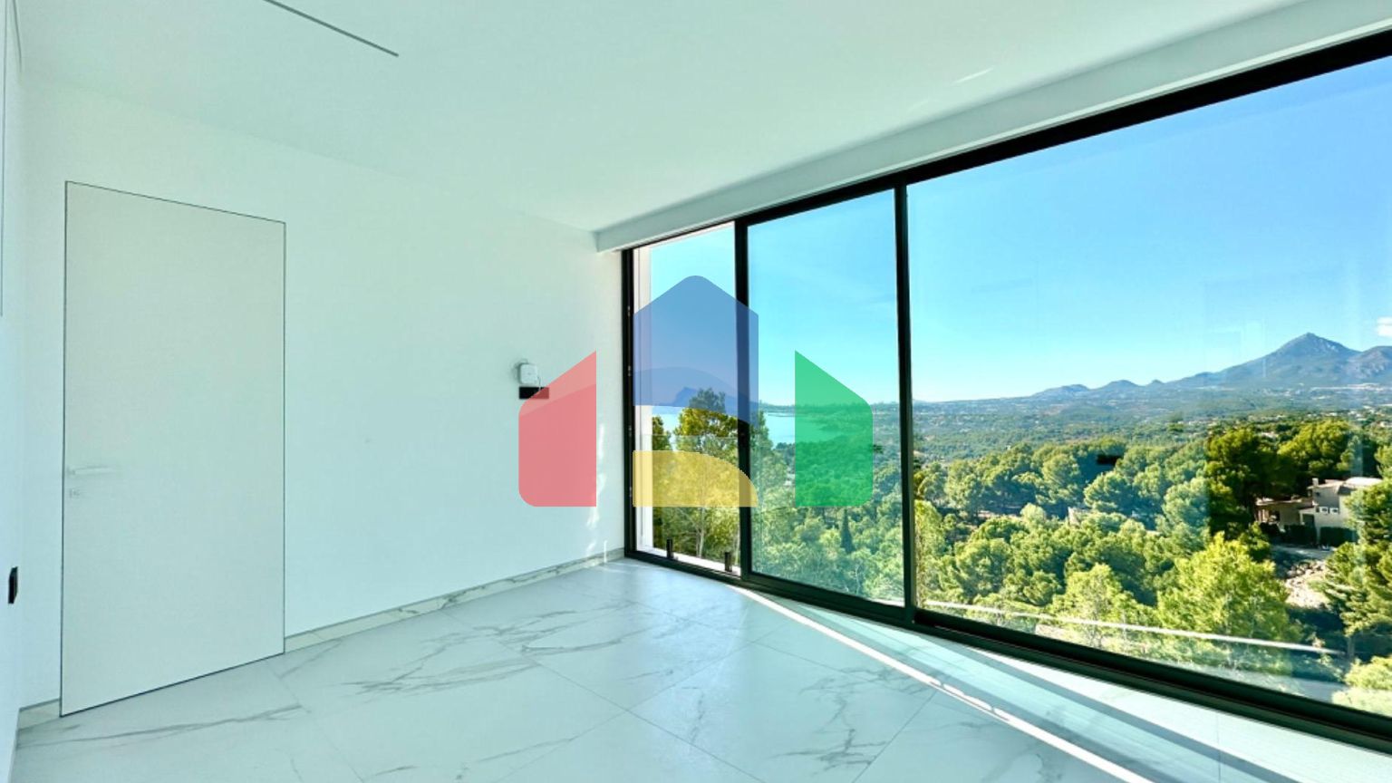 РОСКОШНАЯ ВИЛЛА В АЛЬТЕА ХИЛЛС