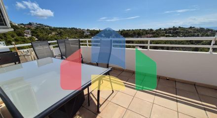 Bright penthouse wthe a sea view!