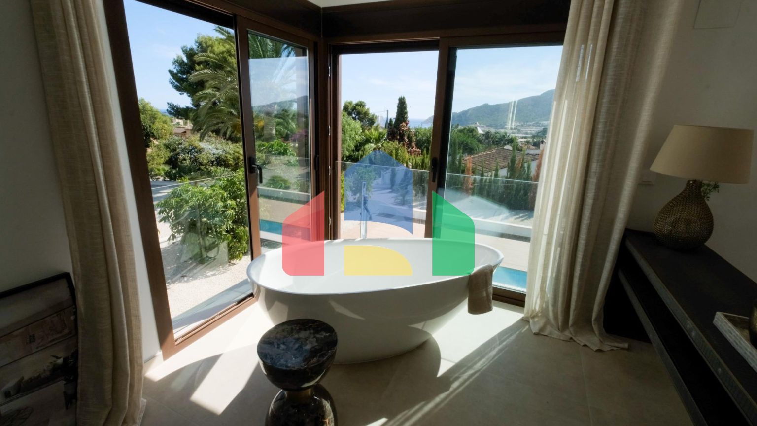 «Потрясающая вилла с живописным видом на море и долину в Альтее»