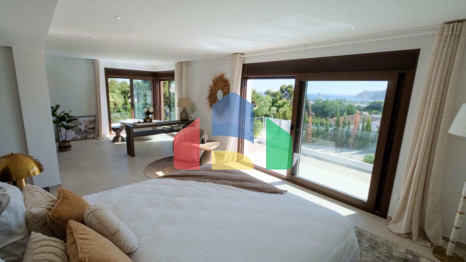 «Потрясающая вилла с живописным видом на море и долину в Альтее»