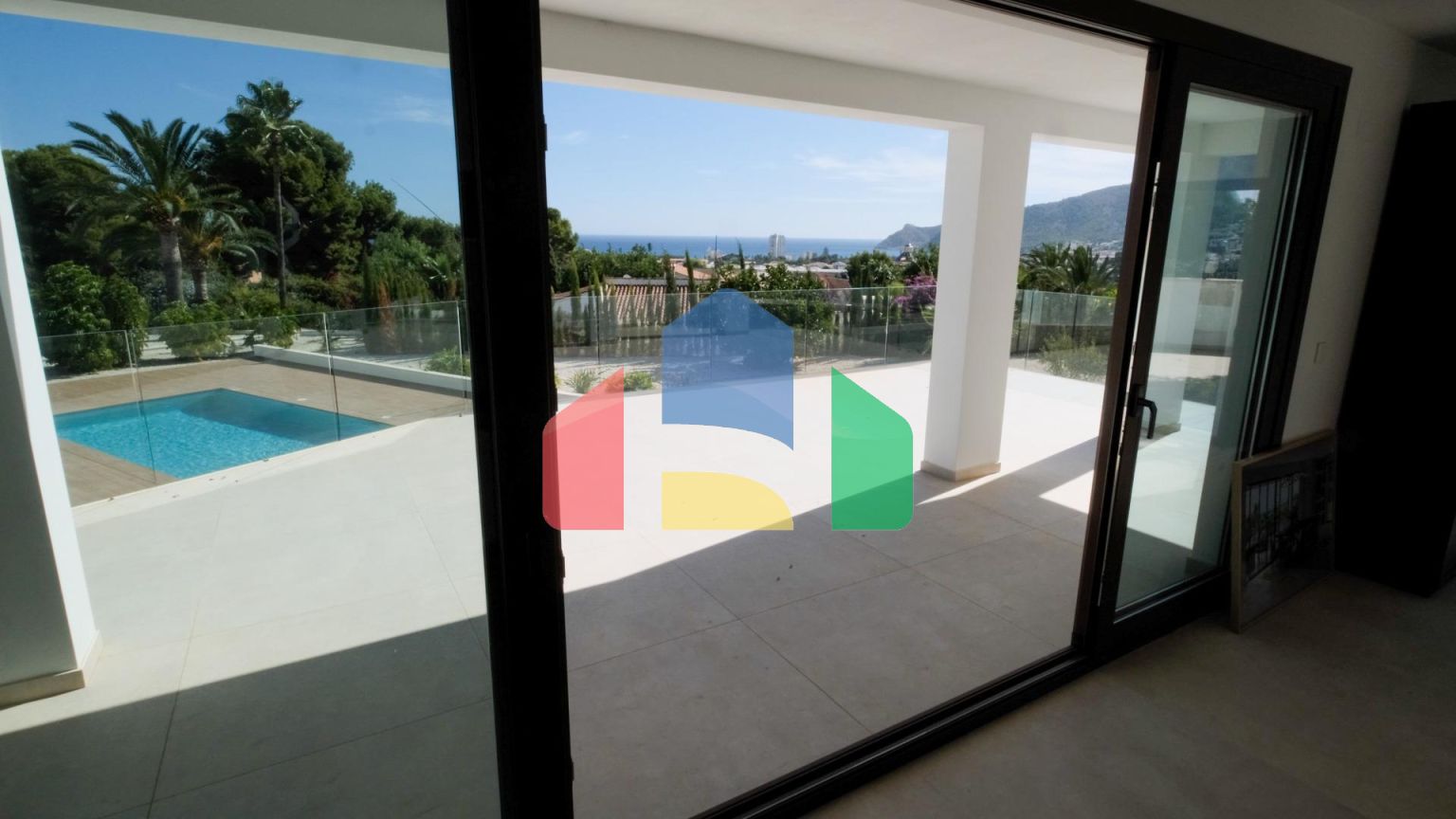 «Потрясающая вилла с живописным видом на море и долину в Альтее»