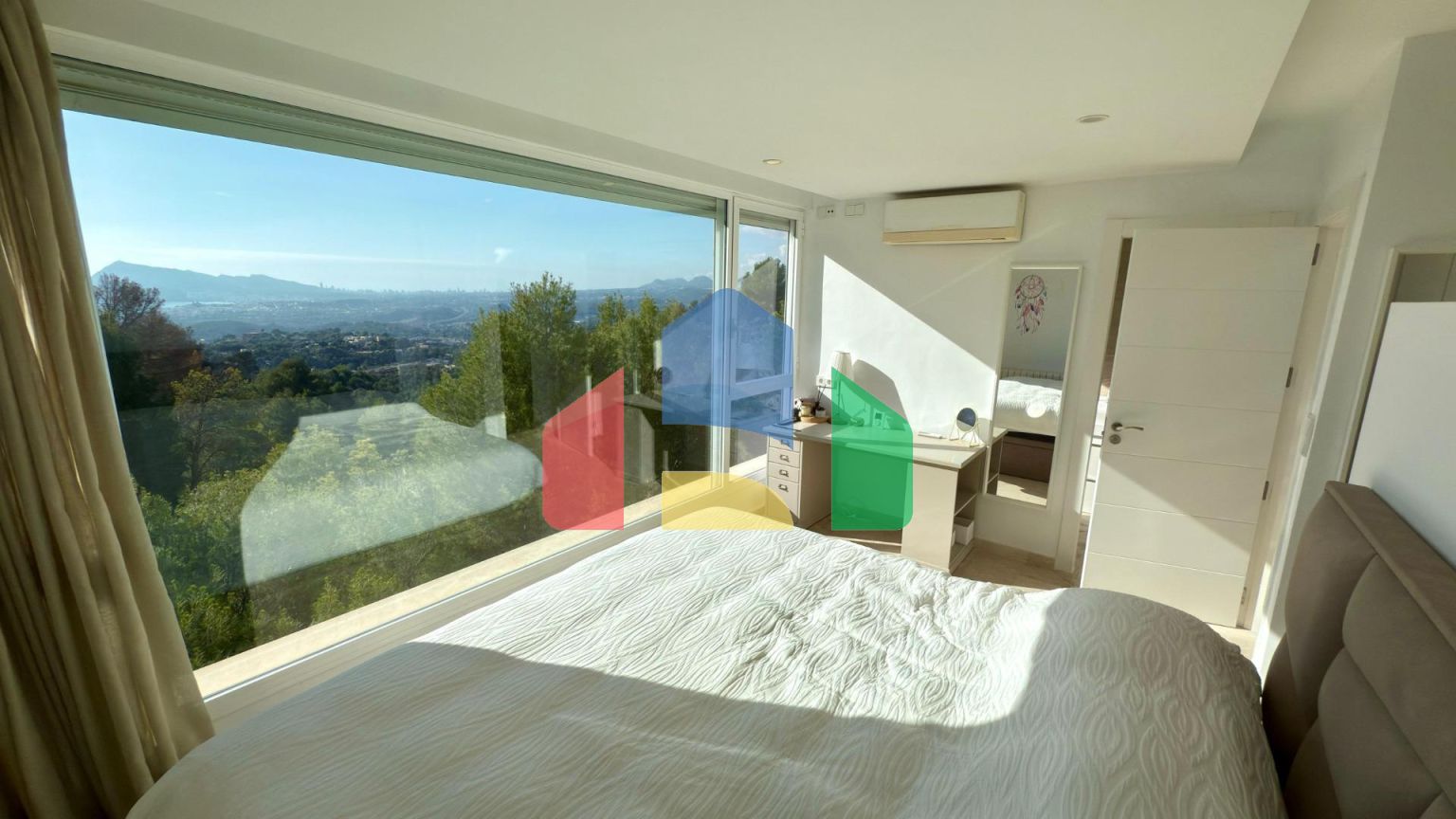 Элегантная вилла в Альтеа ла Велья с видом на море