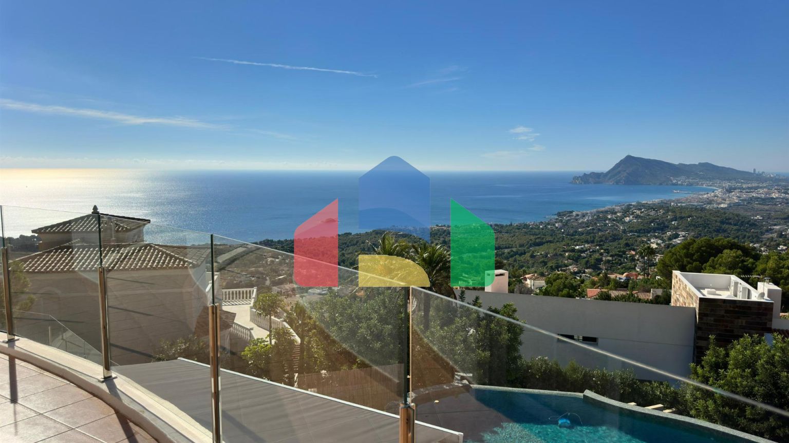 Элегантная вилла с видом на море и Альтеа-ла-Велья