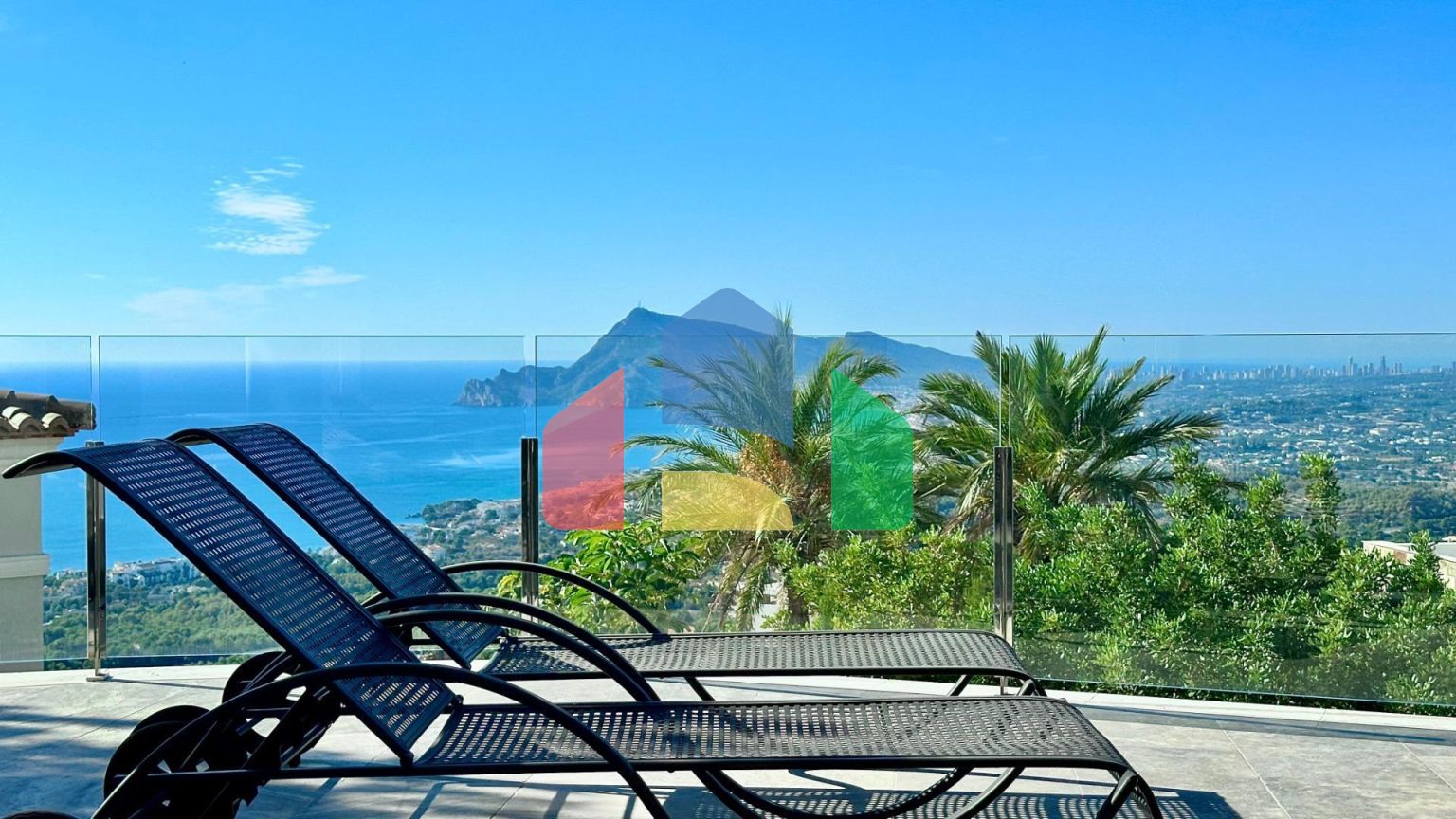 Элегантная вилла с видом на море и Альтеа-ла-Велья