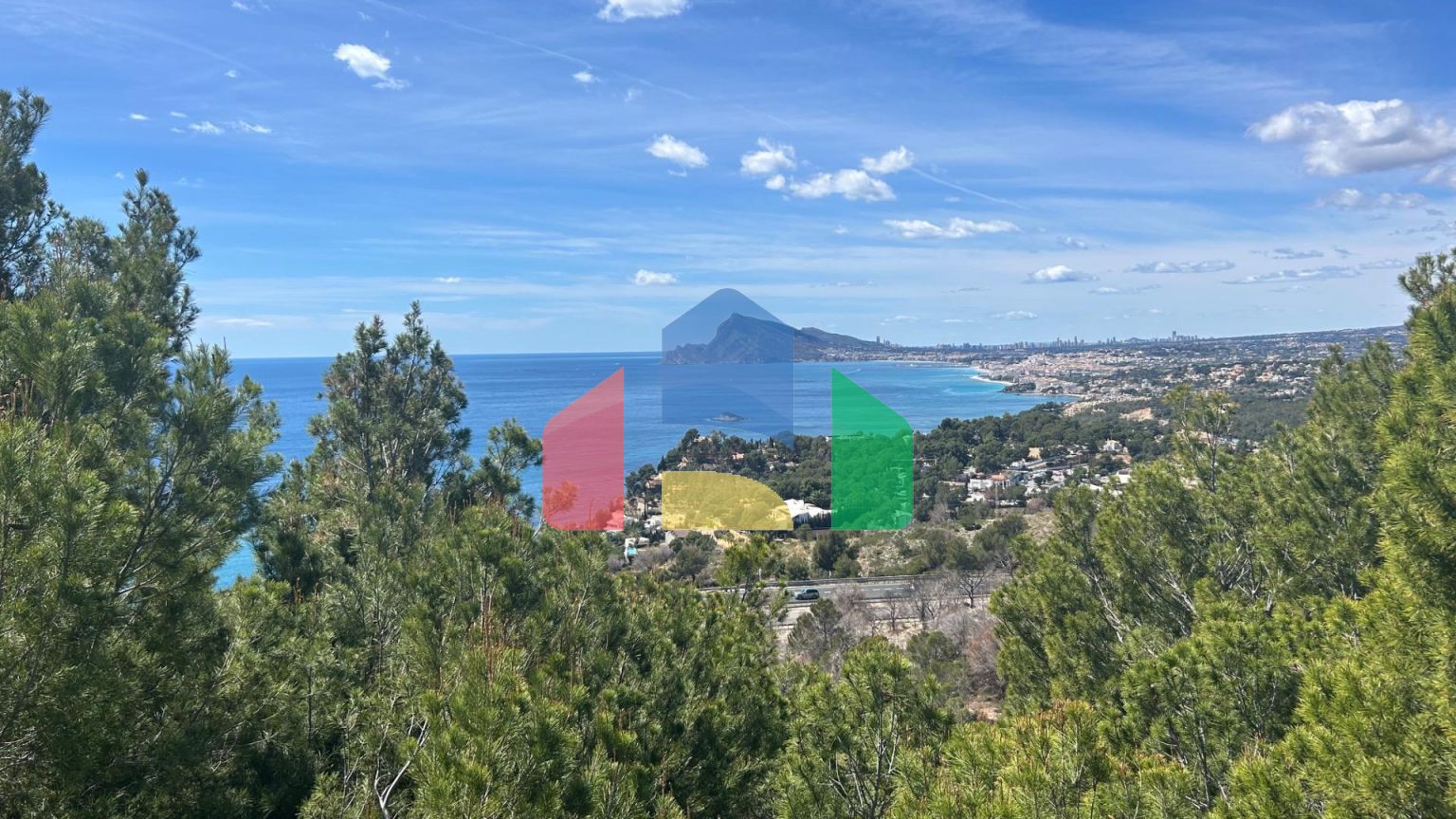 Вилла в средиземноморском стиле с видом на море в Алтеа Хиллс