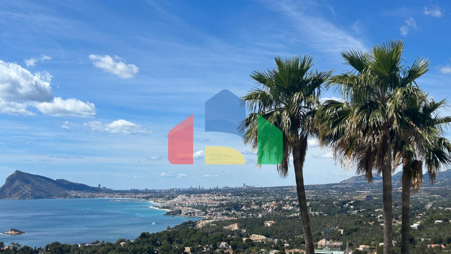 Вилла в средиземноморском стиле с видом на море в Алтеа Хиллс