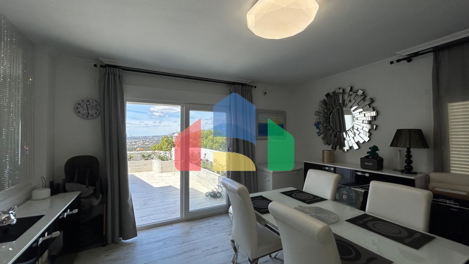 Вилла в средиземноморском стиле с видом на море в Алтеа Хиллс