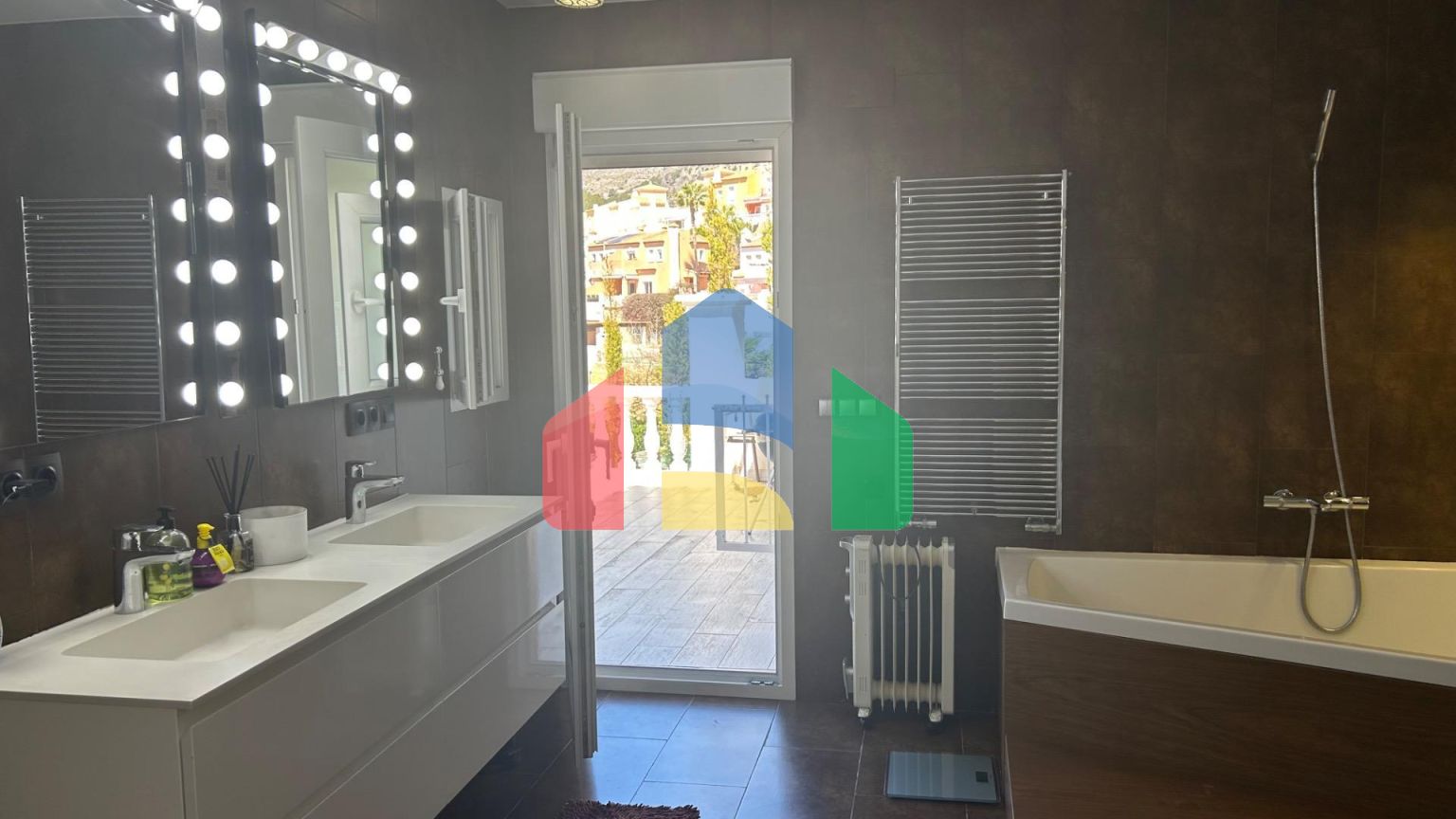 Вилла в средиземноморском стиле с видом на море в Алтеа Хиллс