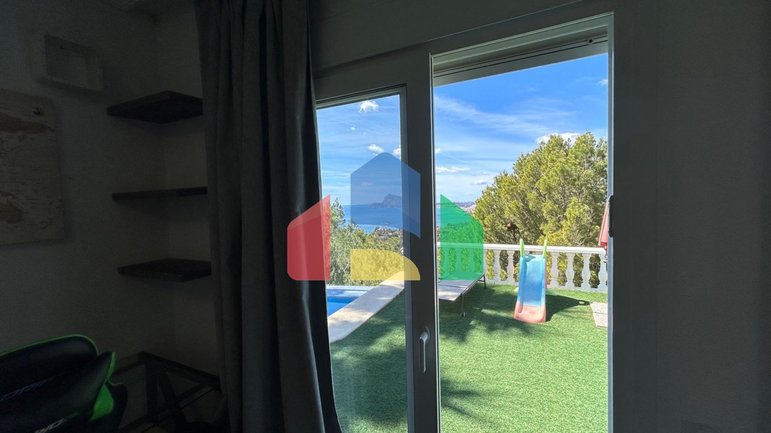 Вилла в средиземноморском стиле с видом на море в Алтеа Хиллс