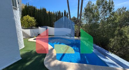 Вилла в средиземноморском стиле с видом на море в Алтеа Хиллс