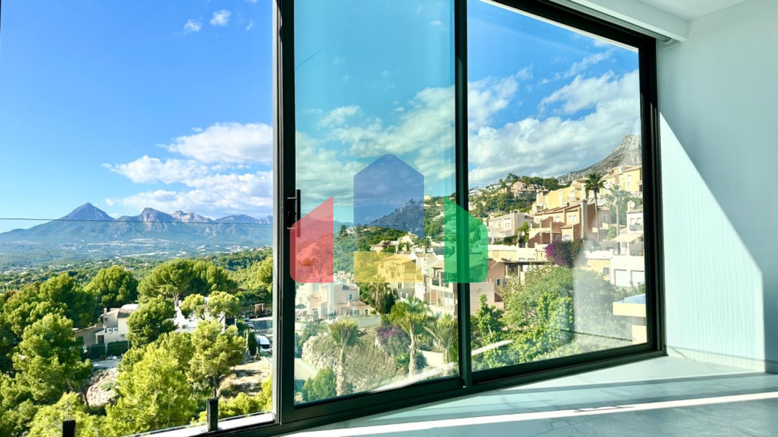 РОСКОШНАЯ ВИЛЛА В АЛЬТЕА ХИЛЛС