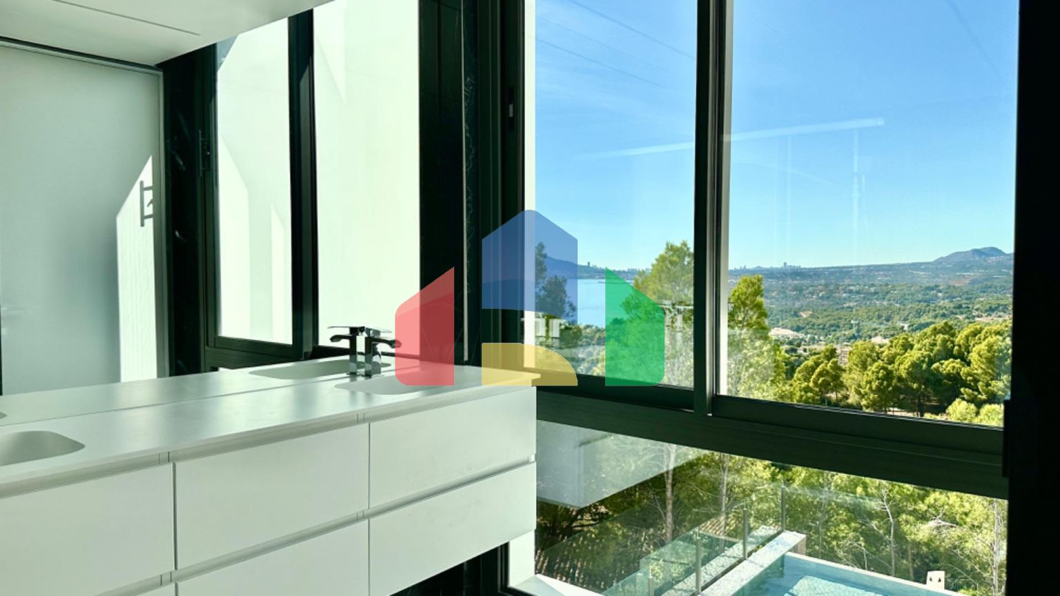 РОСКОШНАЯ ВИЛЛА В АЛЬТЕА ХИЛЛС