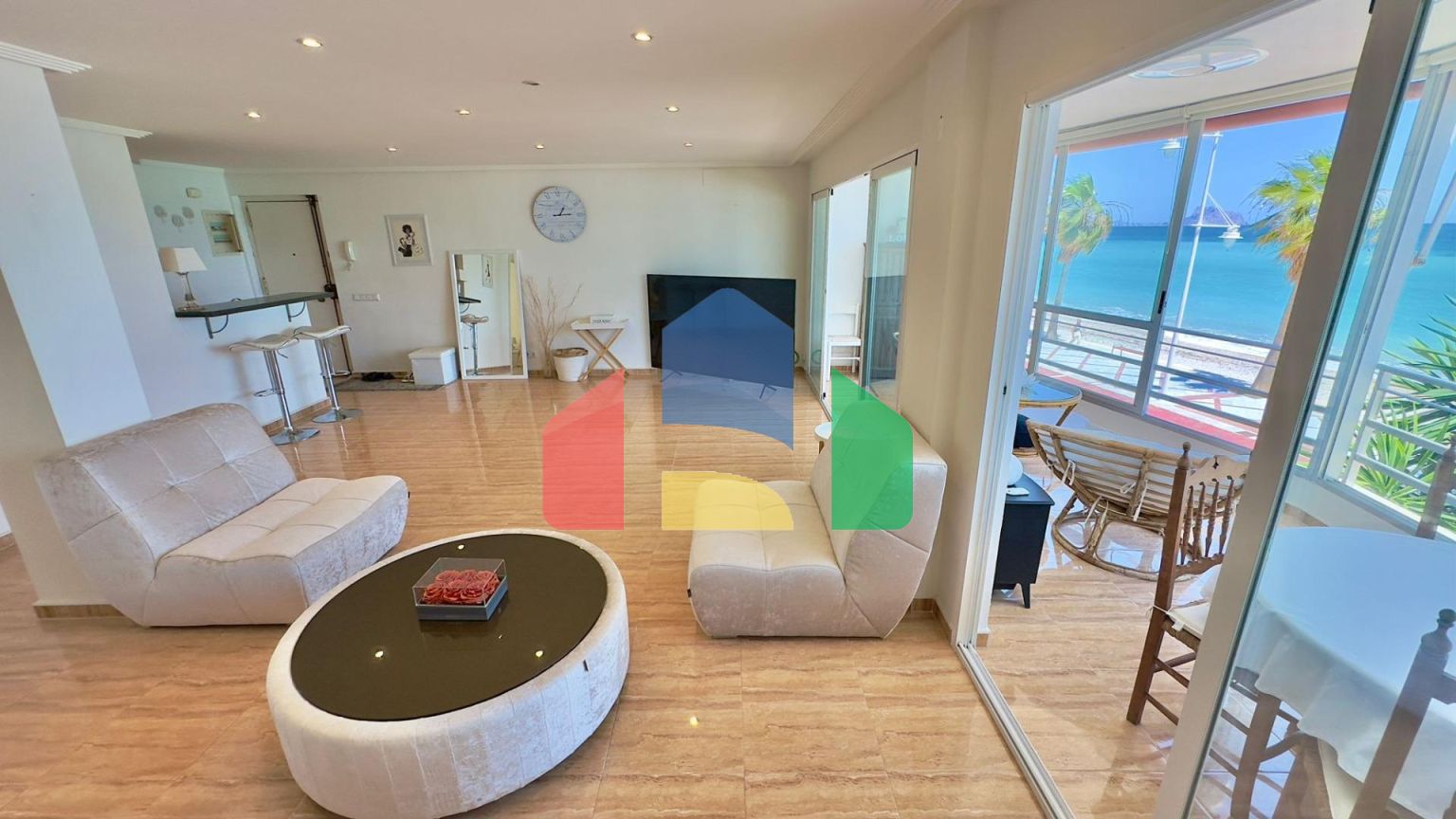 Квартира на пляже Альбира с видом на море