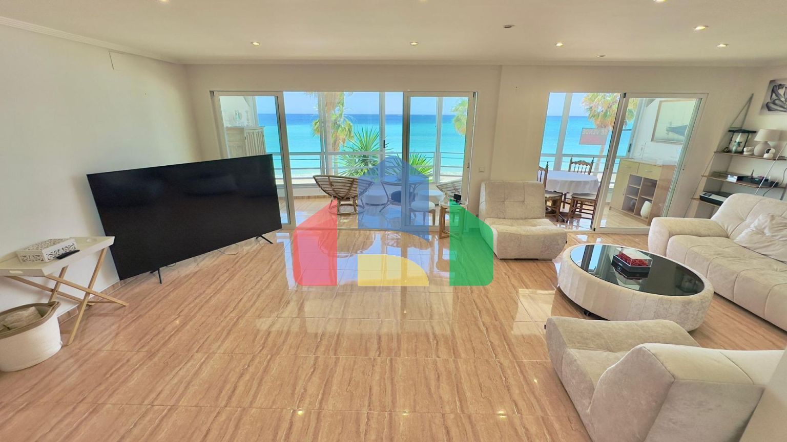 Квартира на пляже Альбира с видом на море