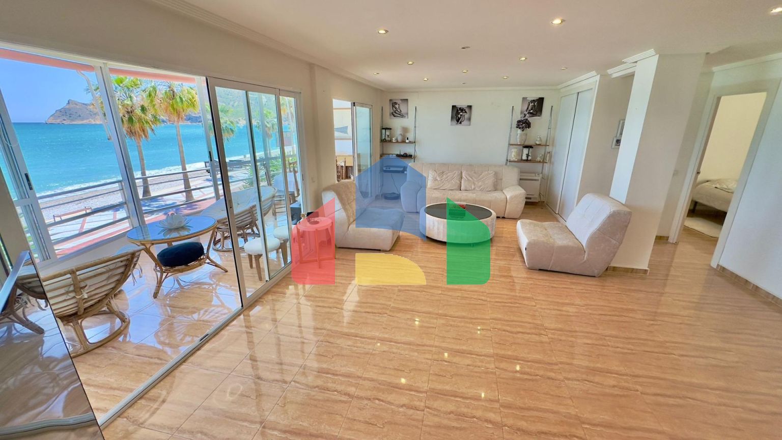 Квартира на пляже Альбира с видом на море