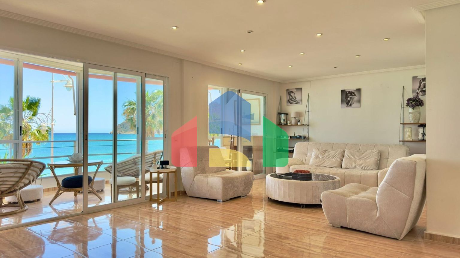 Квартира на пляже Альбира с видом на море