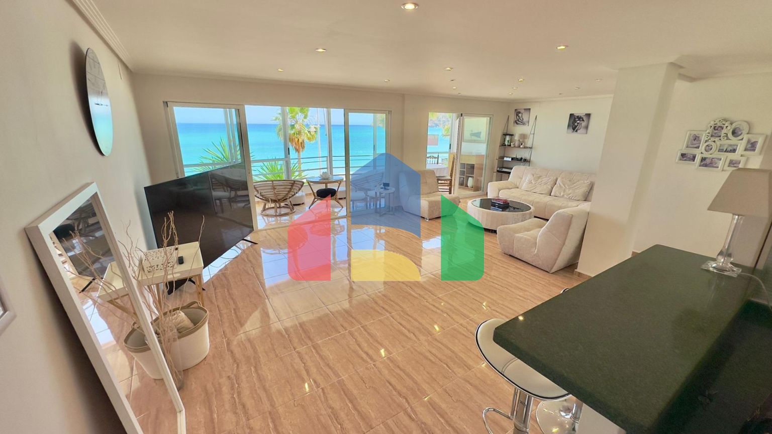 Квартира на пляже Альбира с видом на море