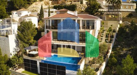 Роскошная вилла с видом на море и горы