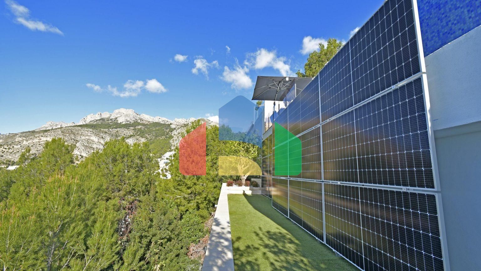 Роскошная вилла с видом на море и горы