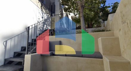 Роскошная вилла с видом на море и горы