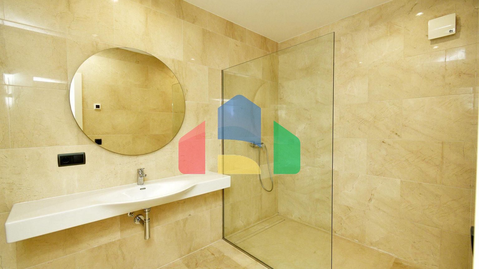 Роскошная вилла с видом на море и горы