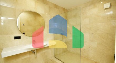 Роскошная вилла с видом на море и горы