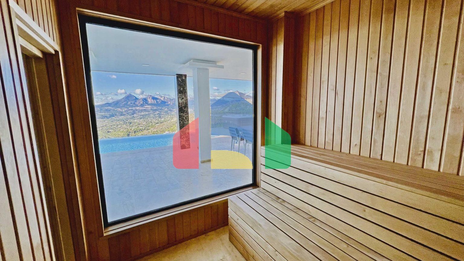 Роскошная вилла с видом на море и горы