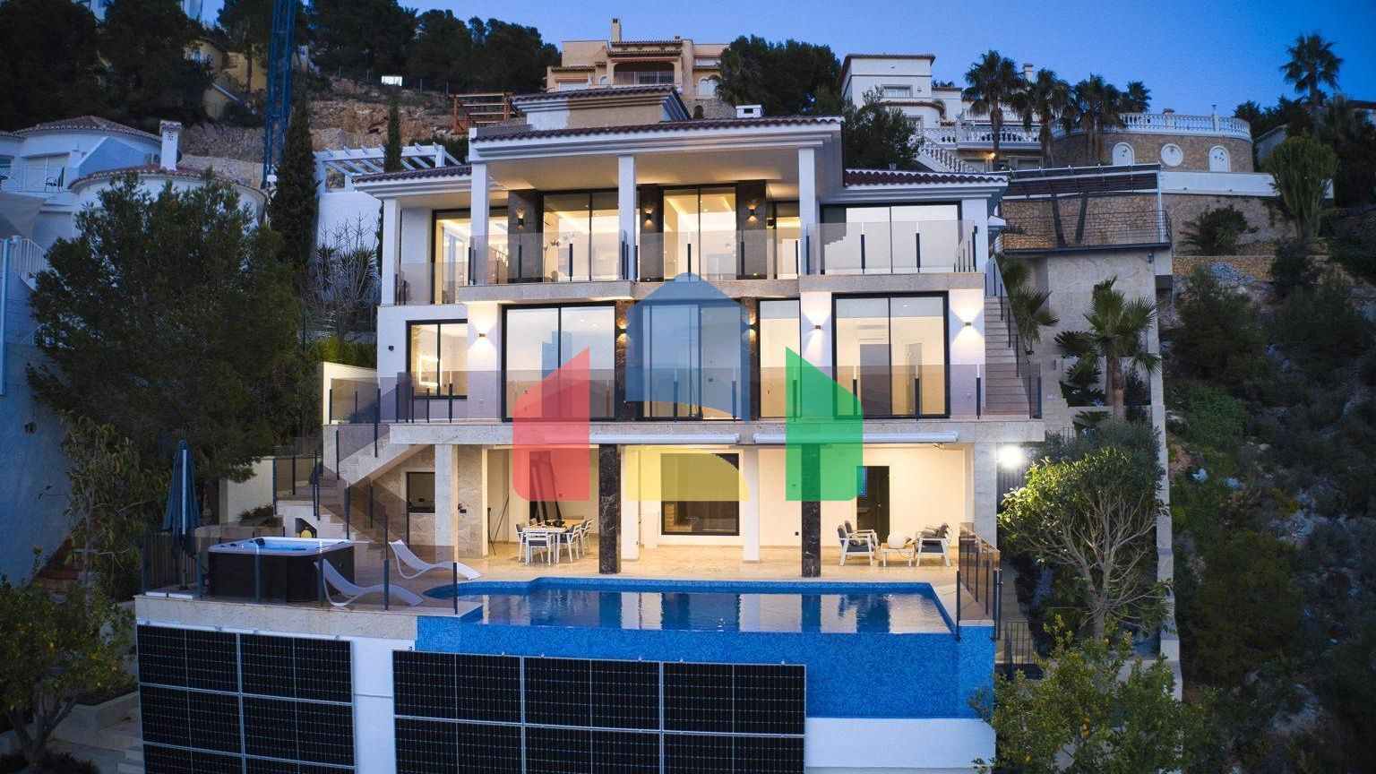 Роскошная вилла с видом на море и горы