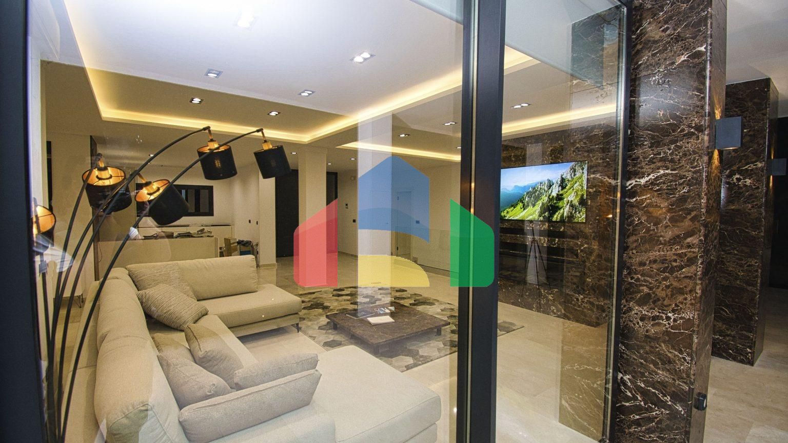 Роскошная вилла с видом на море и горы