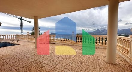 «Вилла с панорамным видом и большим потенциалом в Альтеа Хиллз»