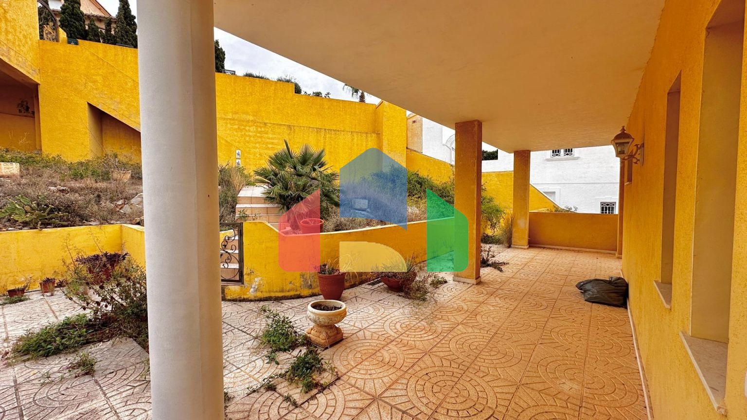 «Вилла с панорамным видом и большим потенциалом в Альтеа Хиллз»