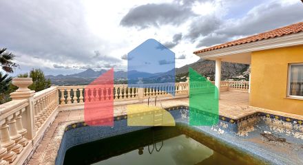 «Вилла с панорамным видом и большим потенциалом в Альтеа Хиллз»